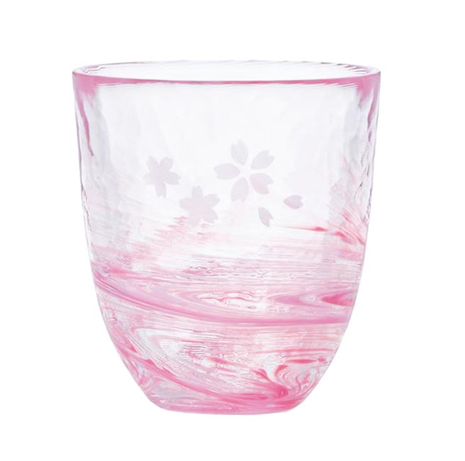 台隆手创馆日本津轻手作樱流冷茶杯290ml，850元。（台隆手创馆提供）