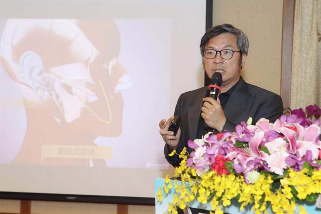 除了担任选美评审，詹富盛也担任「云说书平台」的医学顾问提携后进。(戴志扬翻摄)