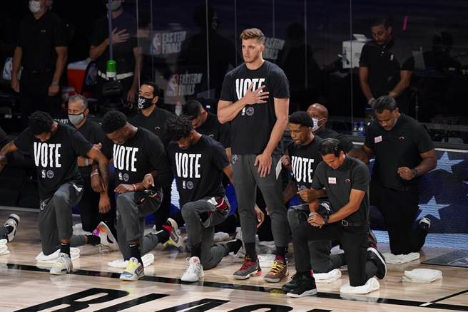 里纳德(站立者)待在热火的日子恐怕不多了。(美联社)