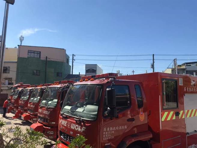 屏東萬丹儲水槽施工，3工人一進入當場昏迷獲救送醫。(翻攝屏東縣消防局臉書專頁)
