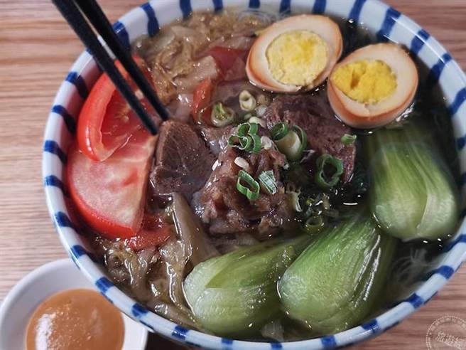 酸菜牛肉米粉。(洪书瑱摄)