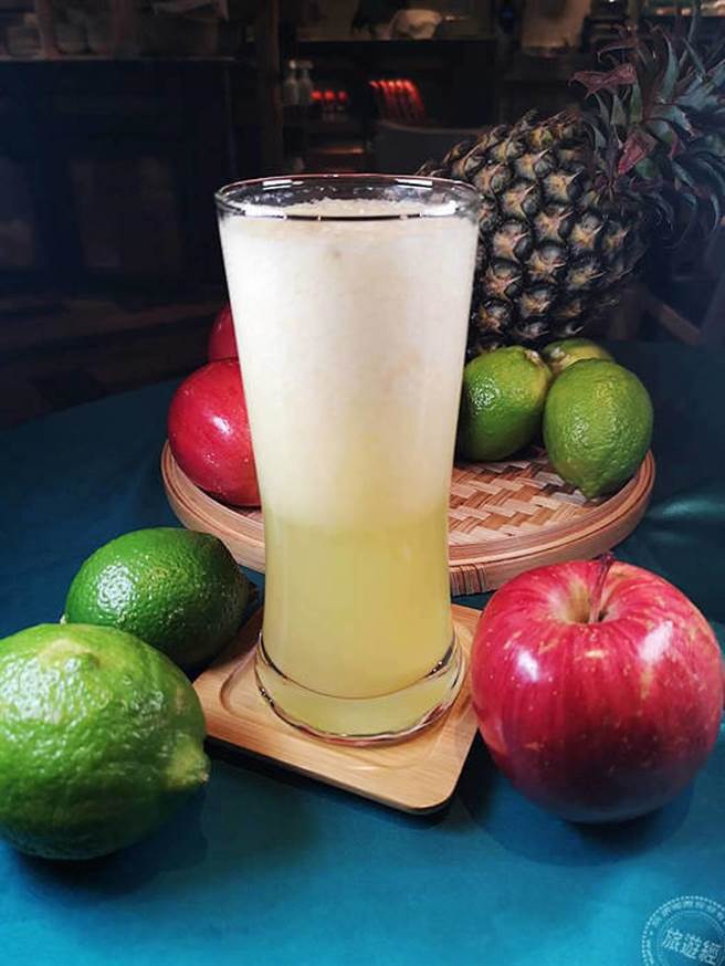 现打蔬果汁。(洪书瑱摄)