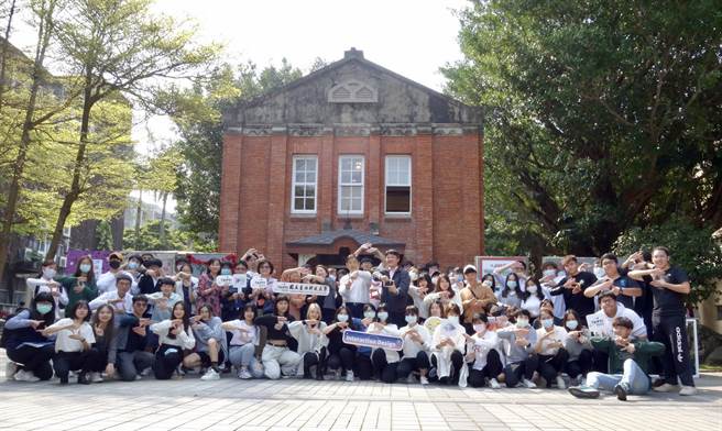 北科大互动设计系AR展「互动不激动」师生合影。(北科大提供／简立欣台北传真)