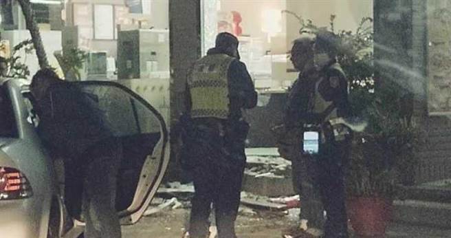 台中后里区昨日晚间发生轿车撞进超商意外，幸好无人受伤，肇事女驾驶供称疑似错把油门当煞车，自己当场也吓到。（图／翻摄脸书后里Free社）