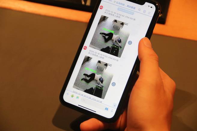 弘光资工系学生研发防跌倒即时影像辨识照护系统，把讯息传送到手机。（陈淑娥摄）