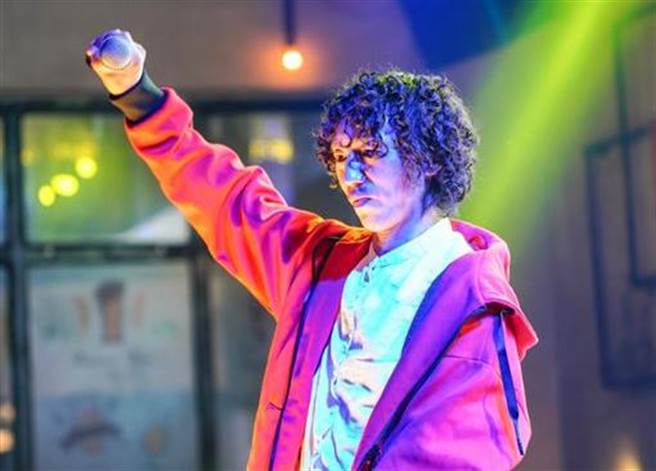 約瑟翰·龐麥郎飽受精神疾病折磨。(圖/翻攝自微博)