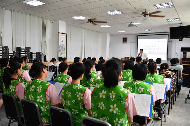 「深造」代替「服刑」，找到心灵平静及生命方向。(图/读书共和国提供)