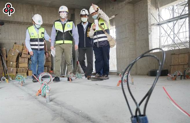 依劳基法规定，如果违反如加班费、延长工时、轮班间隔、一例一休、国定假日加倍工资，可处2万元至100万元罚锾。（报系资料照）