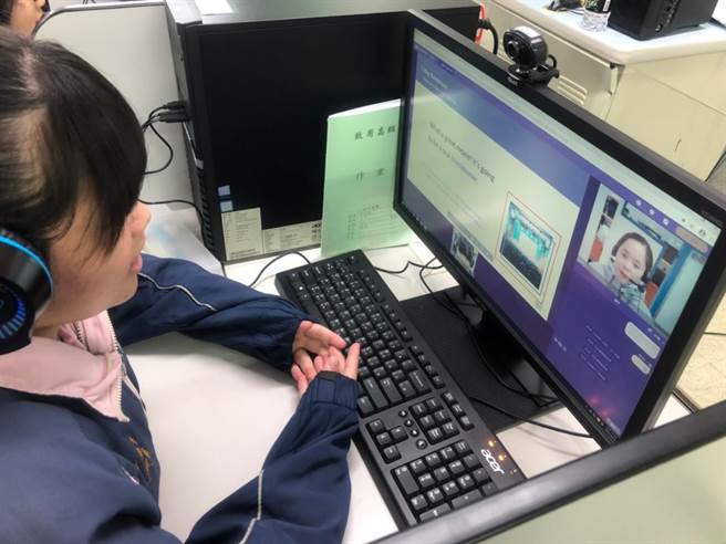 致用高中应用外语科特设职场英文专班，引进引进Qpapa线上英文真人口教学训练。（致用高中提供／陈淑娥台中传真）