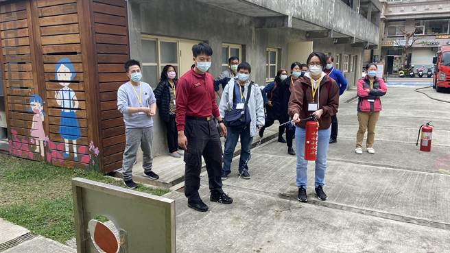 中原大學與蘆竹消防分隊合作加強保護古蹟。（姜霏翻攝）