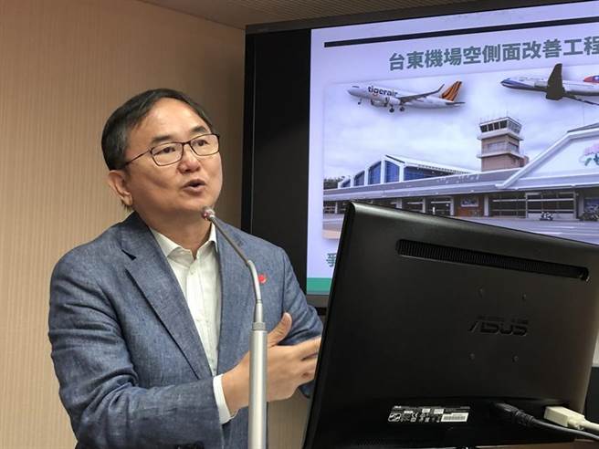 （图为立委刘棹豪日前于立法院质询机场道面施工情况。图／立委刘棹豪国会办公室提供）　
