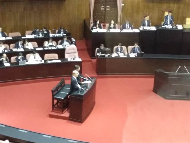 蘇貞昌於立法院接受質詢畫面。（翻攝國會）