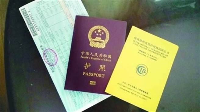 為提早開放出入境，大陸與以色列都已推出疫苗護照，其目的是讓家庭能夠團聚，讓經濟得以重啟。雖然可能有政治與倫理爭議，歐美國家仍考慮推行此一權宜措施。（圖／網路）
