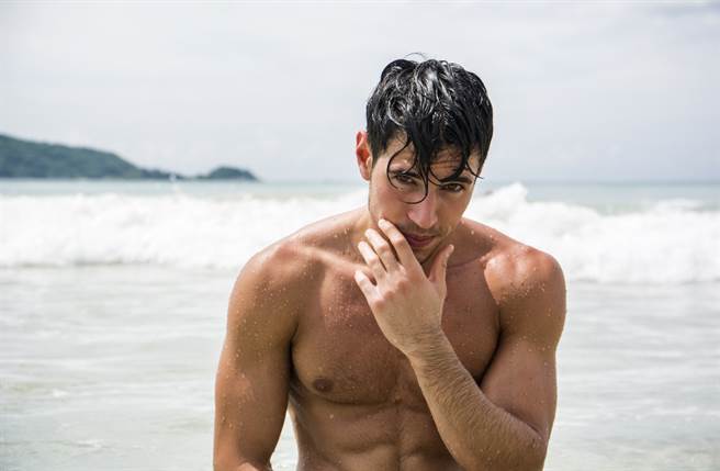 除了优越的外在条件和内在素质，为人善良正派更是拥有好人缘的关键。（图／Shutterstock）