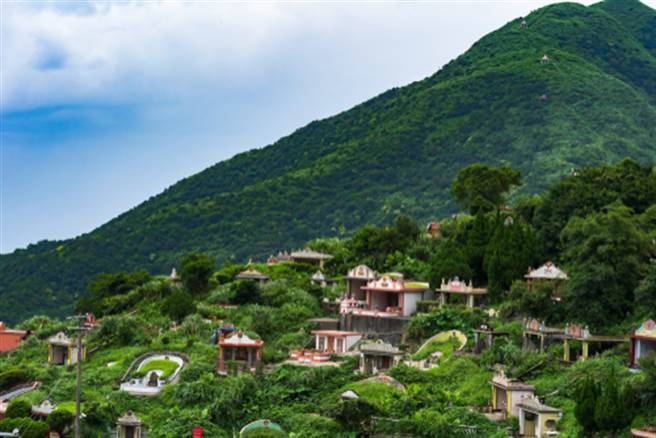 外送接到公墓訂單 男抵達一見顧客當場閃尿（示意圖／達志影像）