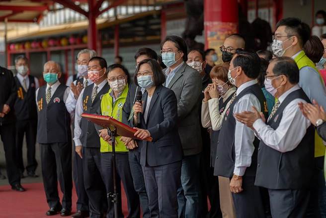 （總統蔡英文前往基隆參拜天顯宮。圖／總統府提供）
