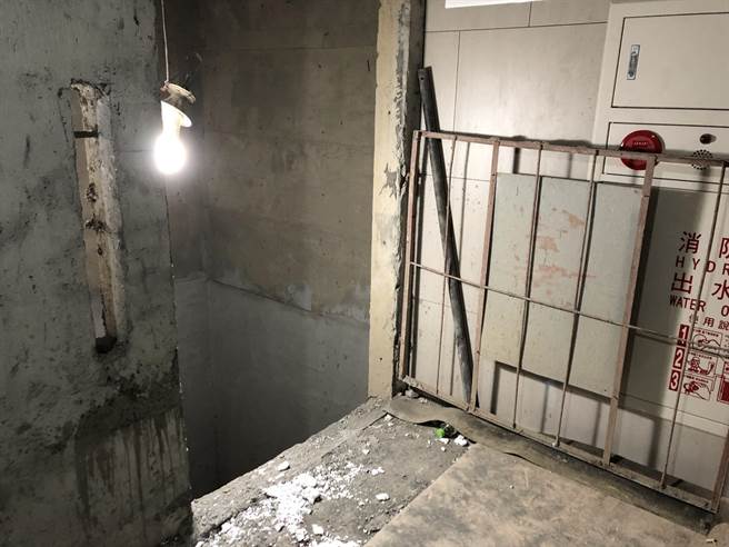 高市苓雅區三多二路與福德三路交叉路口大型建築工地意外現場。（民眾提供／袁庭堯高雄傳真）