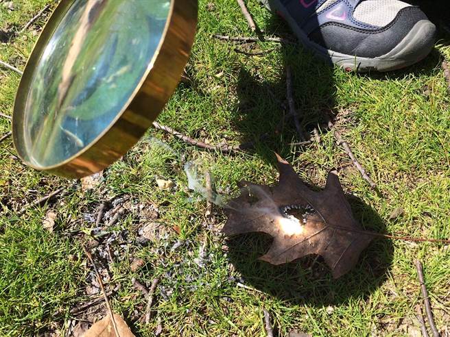 因为天乾物燥，火苗瞬间燃成了大火，火势一发不可收拾。（示意图／达志影像）