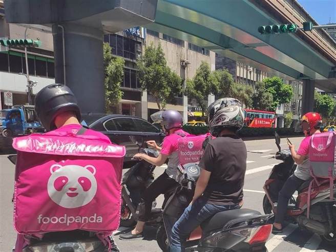 人妻当外送员，偷吃鲜肉同事被抓包。（示意图／中时资料照）