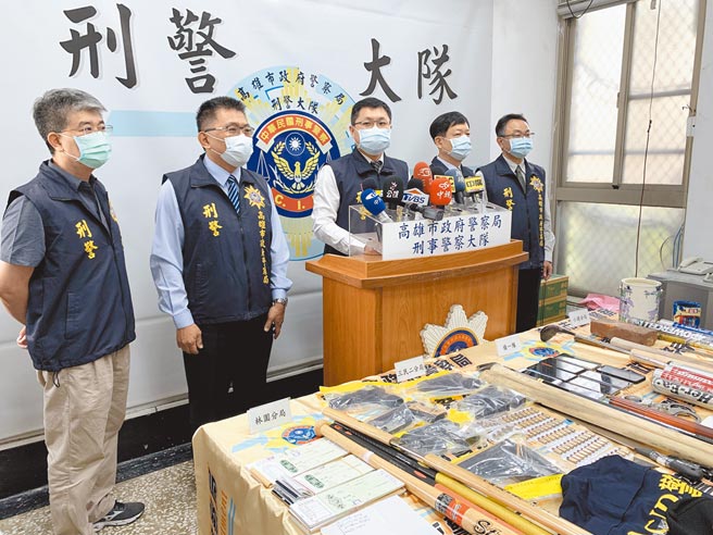 高市警察局11日亮出扫黑成绩单，检肃7名治平目标，警方开记者会说明案情。（柯宗纬摄）