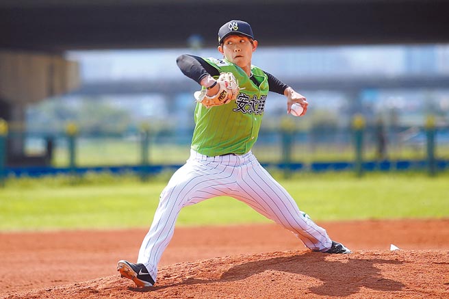 110年全国成棒甲组春季联赛23日开打，前旅日左投陈冠宇成为赛事亮点。（资料照，李弘斌摄）
