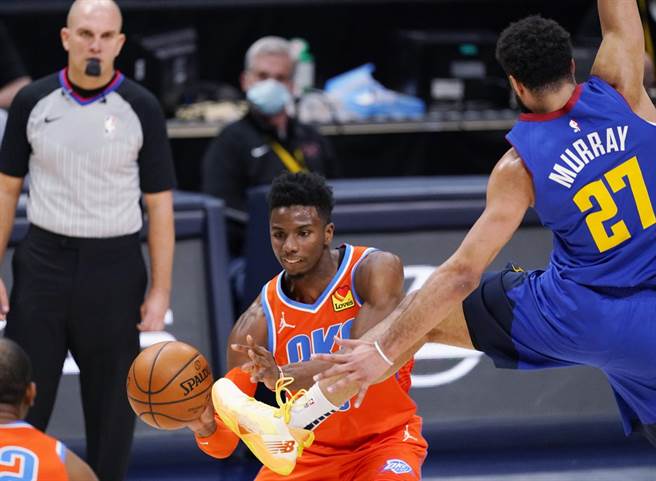 雷霆後衛迪亞洛即將改披活塞戰袍出賽。(美聯社)