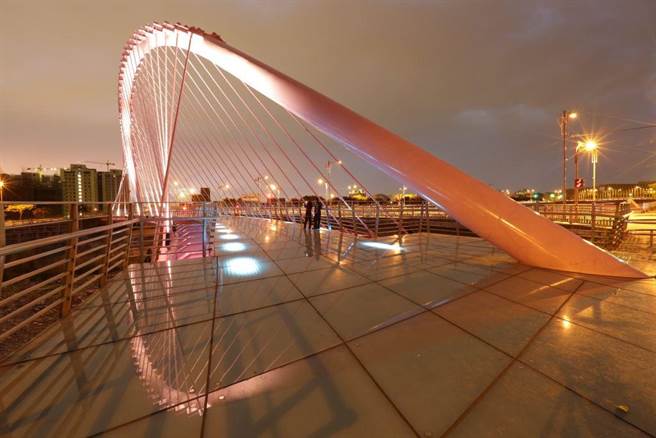 大坑粉紅情人橋。（台中市觀旅局提供／陳淑娥台中傳真）