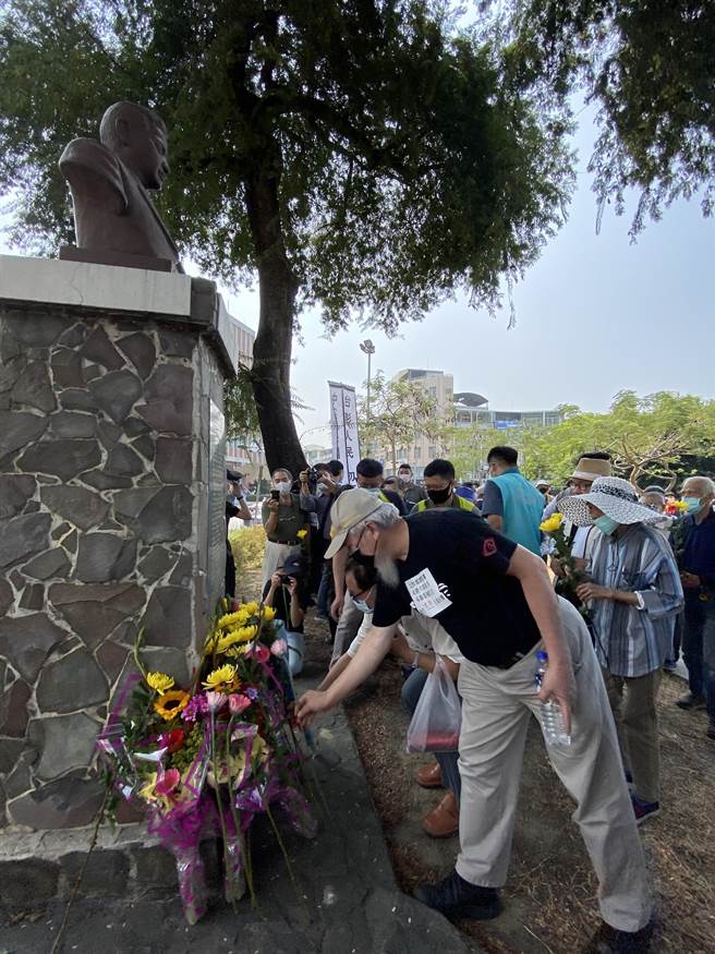今天是228受难者汤德章殉难日，各界追思缅怀。(曹婷婷摄)