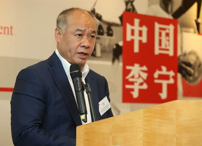 李寧有限公司执行主席李寧在新闻发布会上。（新华社）