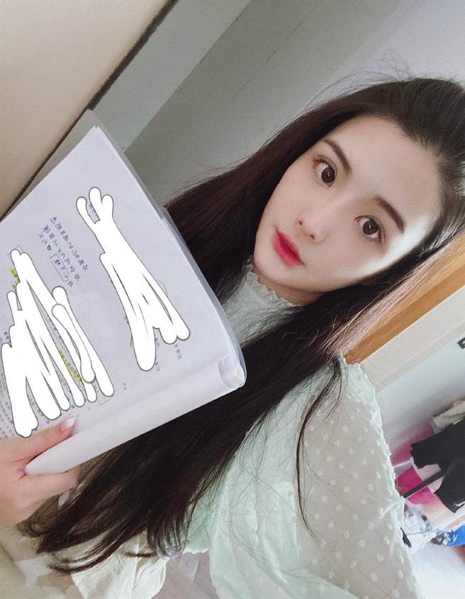 陈昭荣女儿陈品儿演出《她们创业的那些鸟事》。（八大电视提供）