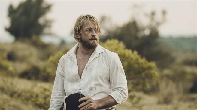 法比欧挑大梁演出法裔美国驻厦门领事「李仙得」。（公视提供）