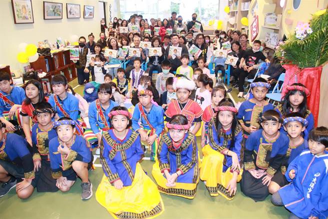 台东丰年、大溪国小创作绘本新书，今天举行发表会。（台东县政府提供）