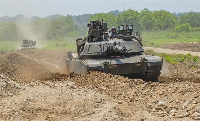 美陸軍將領指出，中國大陸稱美中「避不了一戰」，代表其有意在未來先下手為強，呼籲美軍繼續推進下一代戰甲車等計畫，作為嚇阻。（圖/美國陸軍）