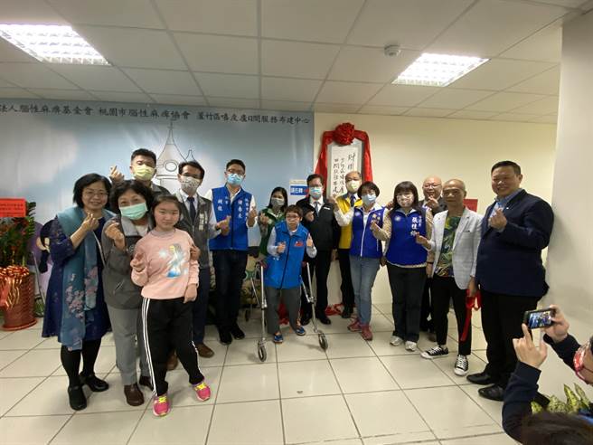 蘆竹區嘻皮廬日照中心13日揭牌。(蔡依珍攝)