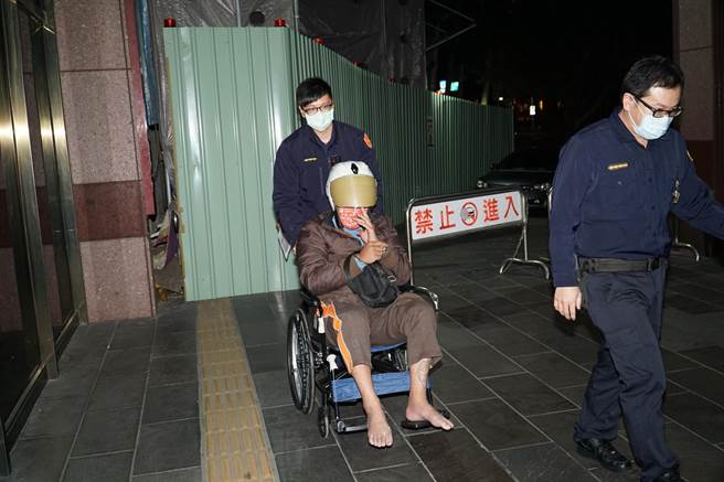 北检谕令衝撞文山一分局的洪姓男子强制就医。（张孝义摄）