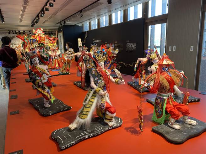 纸塑神像。(蔡依珍摄)