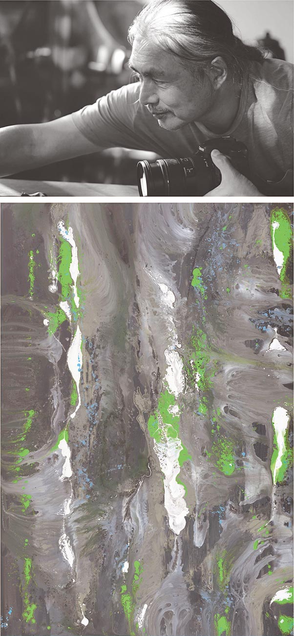 艺术家杨象（杨柏林）与其2018年压克力作品「先知」（摇滚山水系列）。图／99度艺术中心提供