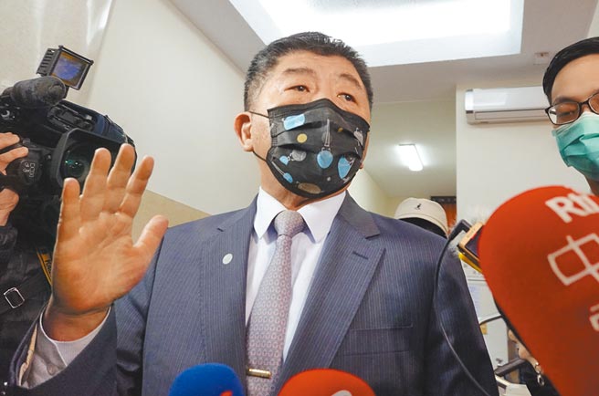 針對丹麥、挪威及冰島昨天宣布暫時停用AZ疫苗，衛福部長陳時中12日答詢時指出，不管有無施打疫苗，人都會有生老病死。（姚志平攝）