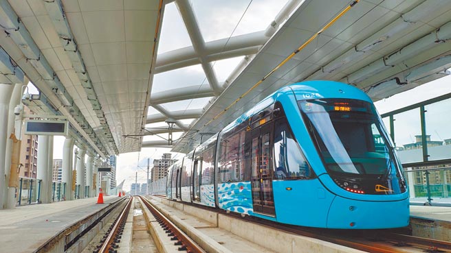 淡水過去區內較外界詬病的交通不便問題，隨著輕軌通車獲得改善。（麗寶提供）