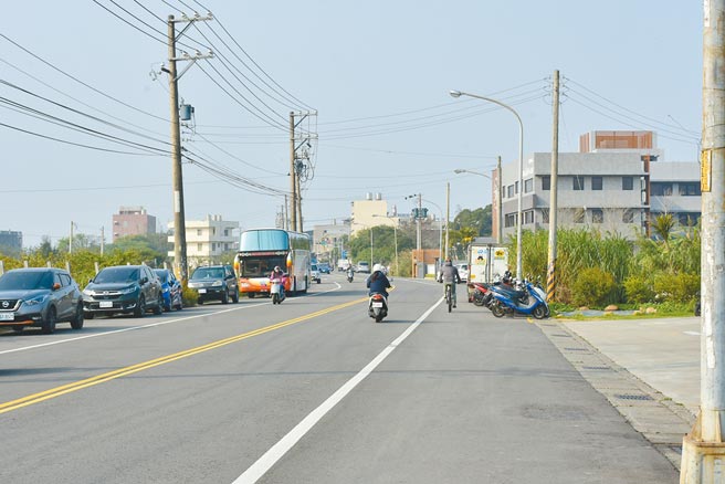 新丰乡建兴路1段过去在豪雨期淹水，新竹县政府争取中央前瞻基础建设计画施工。（庄旻静摄）