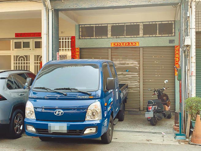 高市一家「幽靈廚房」隱身工程行內，遭質疑食安疑慮，衛生局近日稽查發現多項缺失，要求業者改善。（柯宗緯攝）