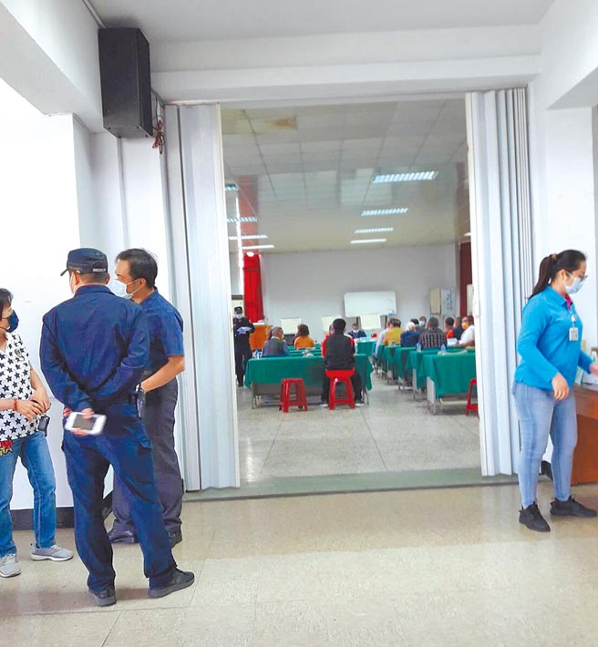 屏东崁顶乡农会改选争议多，当权派、在野派以「流会」为武器大斗法，新届理监事仍难产。（民眾提供／谢佳潾屏东传真）