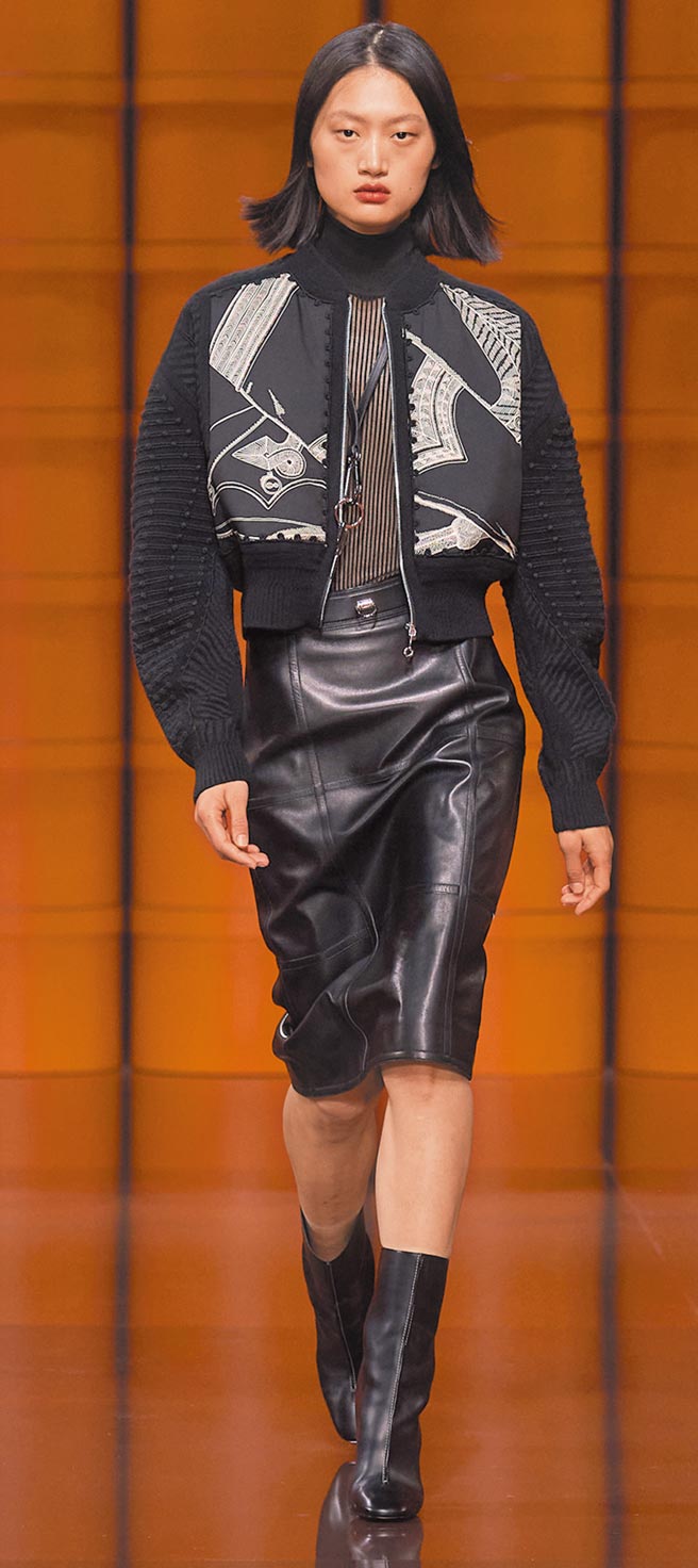 圓肩與高腰設計風格，為女裝輪廓抹上一層英氣勃發姿態。（Hermes提供）