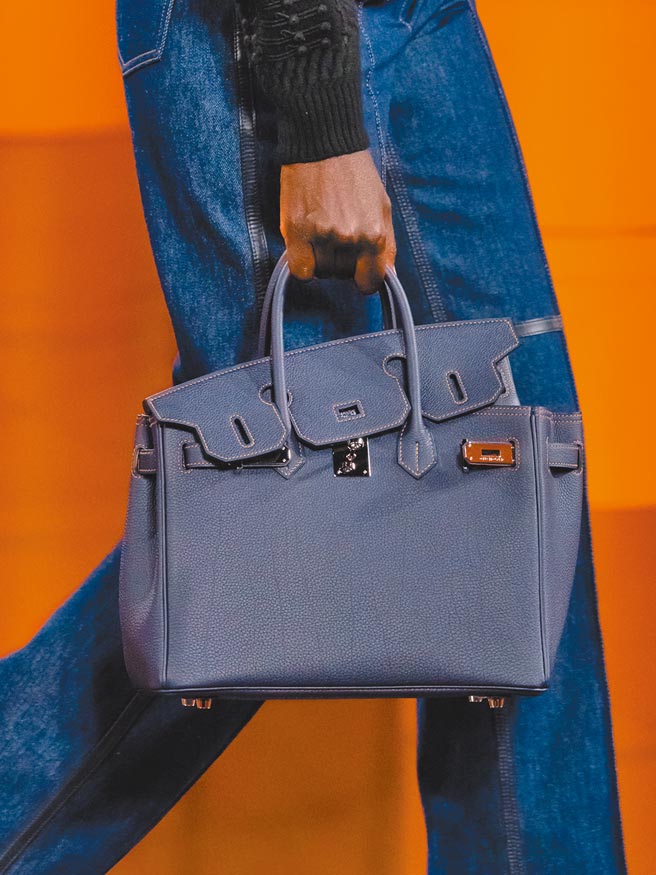 結合多種功能於一身的小包設計是本季重點包款。（Hermes提供）