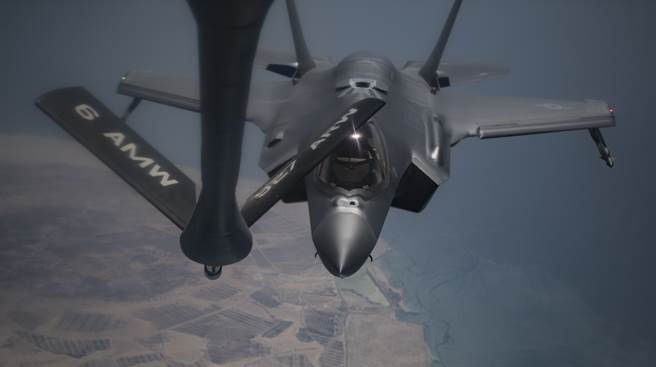 美軍退將撰文指出，拜登政府已設定將以軍事行動回應的一連串紅線，包括中國大陸以武力進犯台灣及離島。(圖/DVIDS)