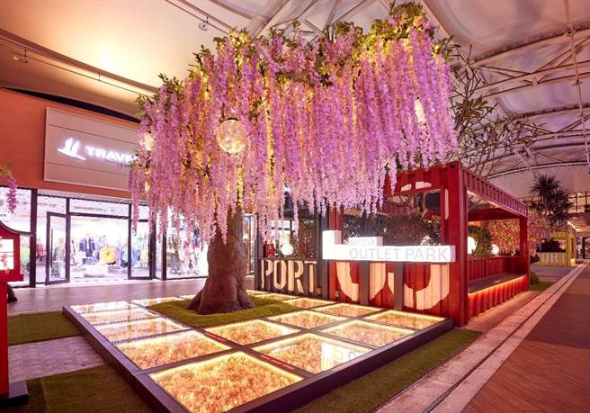 台中港店_紫藤王＆粉嫩地景繪。（台中港三井OUTLET提供／陳淑娥台中傳真）