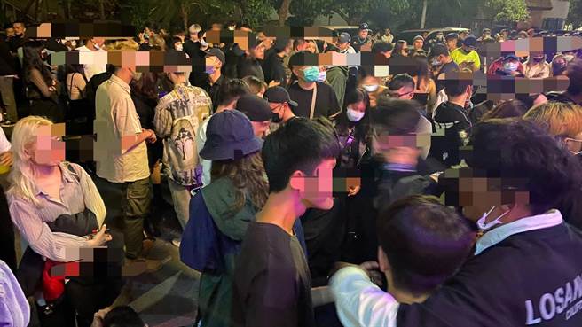 因應近期國內治安狀況，台中市政府警察局繼前次228連假實施封閉式臨檢、路檢威力掃盪。（民眾提供／盧金足台中傳真）