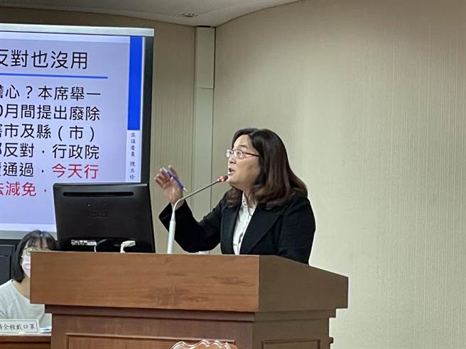 国民党立委陈玉珍表示，将排案考察藻礁，明日让台电、环团坐下来讨论 (吴家豪摄)