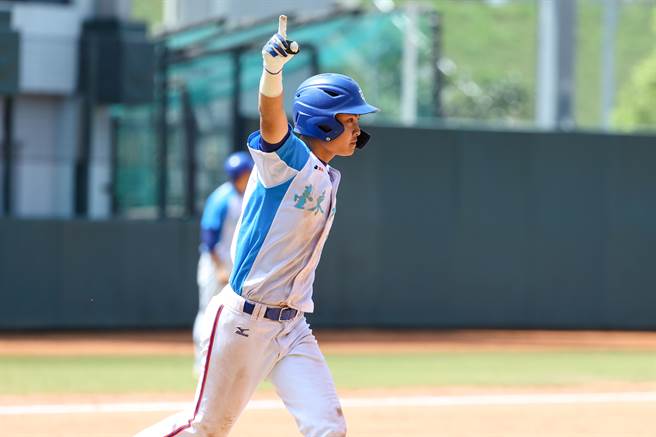 台东大学杨竣翔8局下敲出致胜满贯炮。（大会提供）