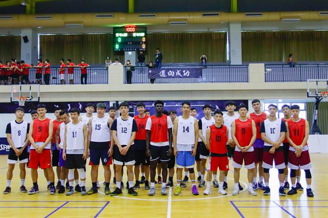 彰化县议长同时也是中华篮协理事长谢典林，打造彰化青年篮球队，14日下午2点在彰化成功高中举行甄选，一共吸引29位好手同场较劲。（彰化县议会提供／吴建辉彰化传真）